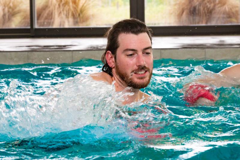 Cours d'Aqua Boxe à Mérignac proche de Saint Jean d'Illac dans la piscine de votre espace KAP CARE Sport